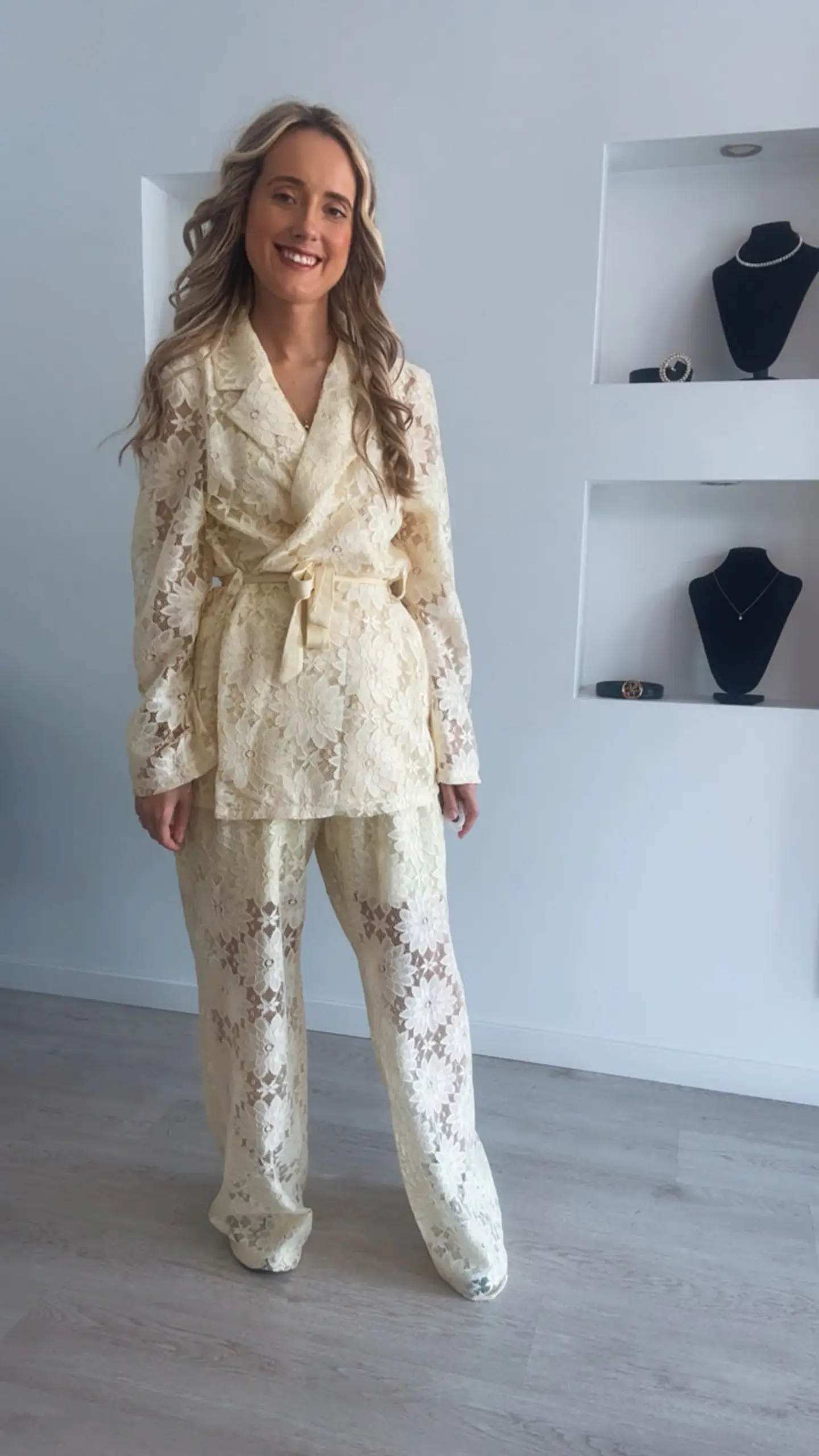 Conjunto de top, blazer e calça em renda - TU 3