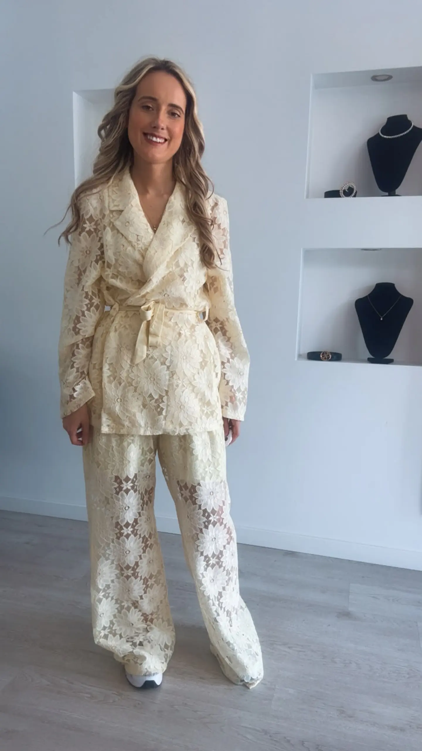 Conjunto de top, blazer e calça em renda - TU 1