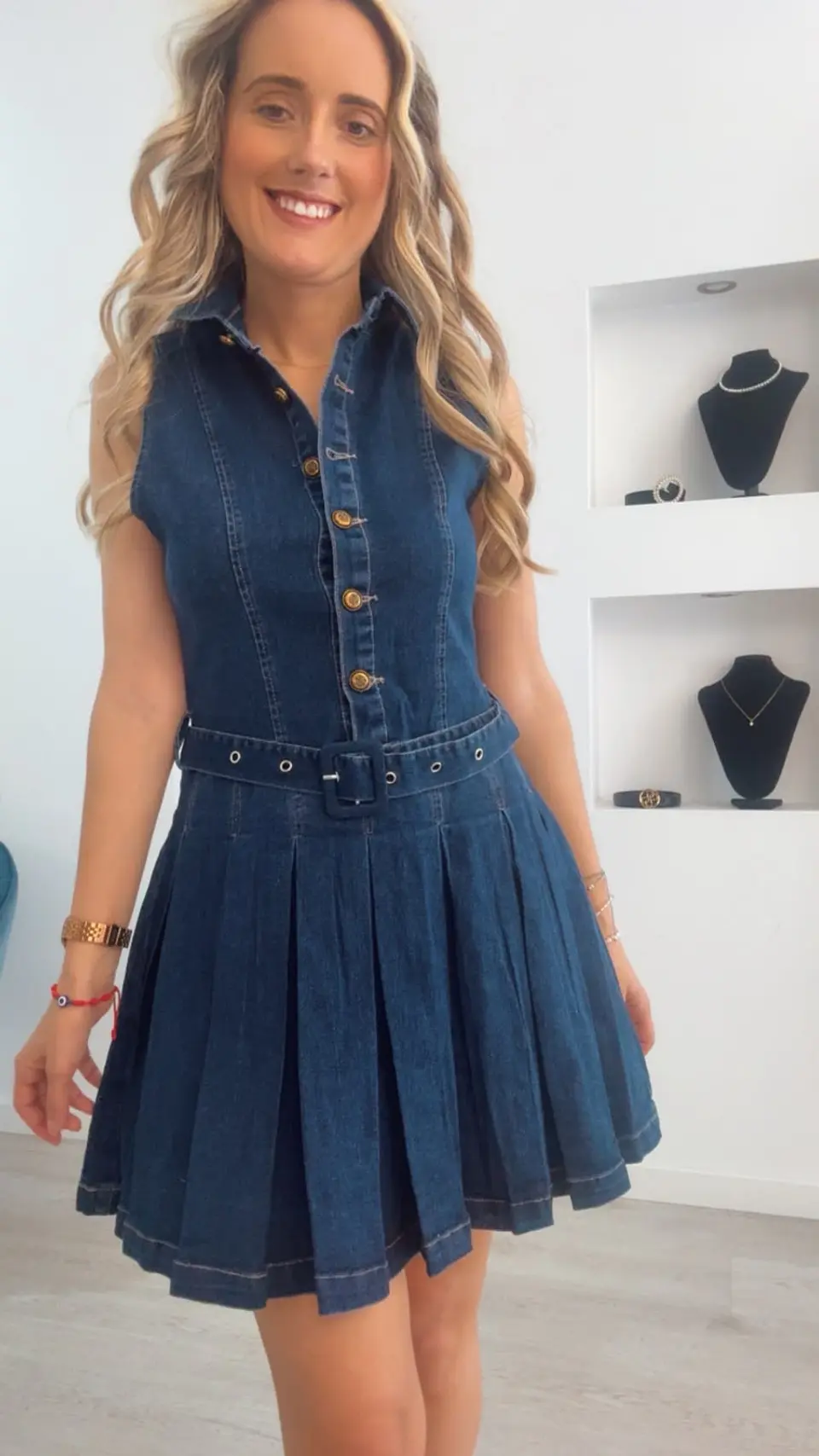 Vestido de ganga com pregas e cinto 3