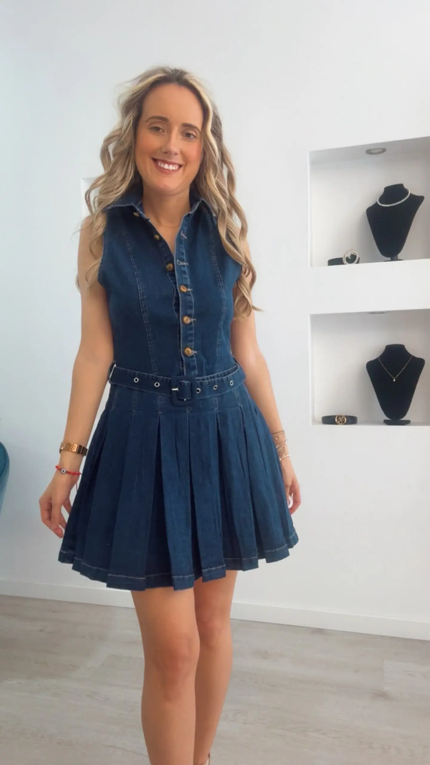 Vestido de ganga com pregas e cinto 1