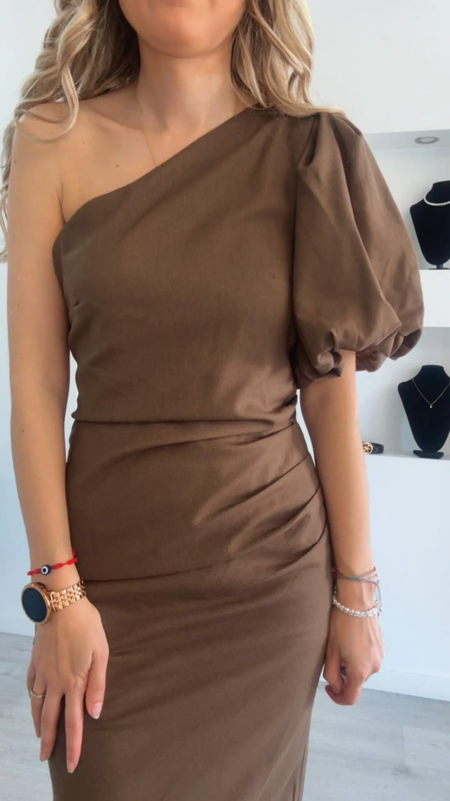 Vestido em linho com detalhe de manga balão 4