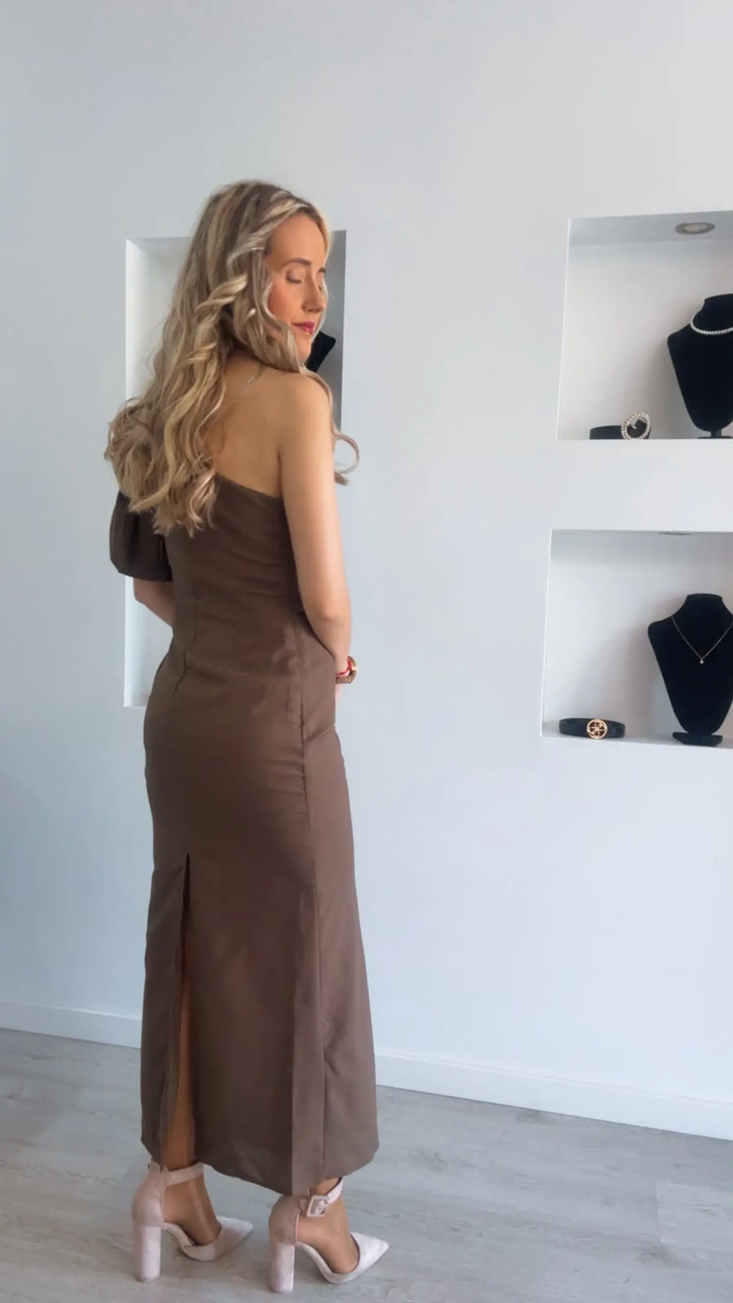 Vestido em linho com detalhe de manga balão 3