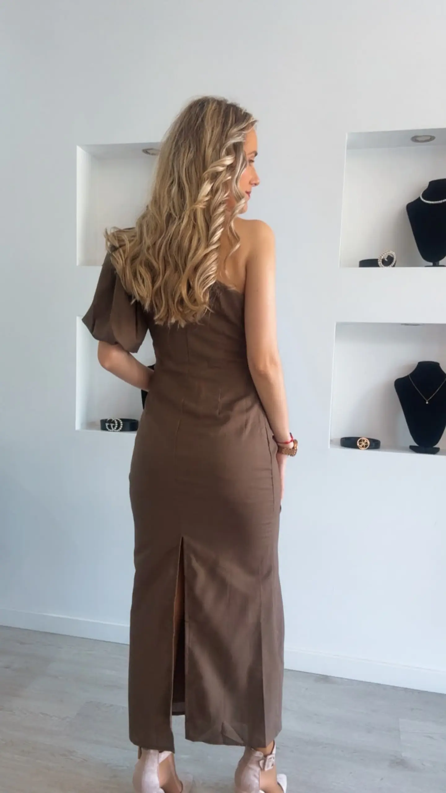 Vestido em linho com detalhe de manga balão 2