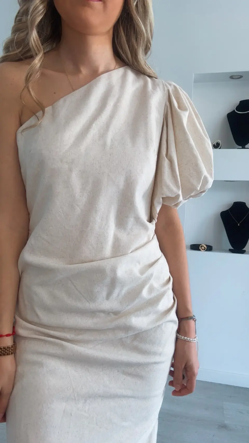 Vestido em linho com detalhe de manga balão 8