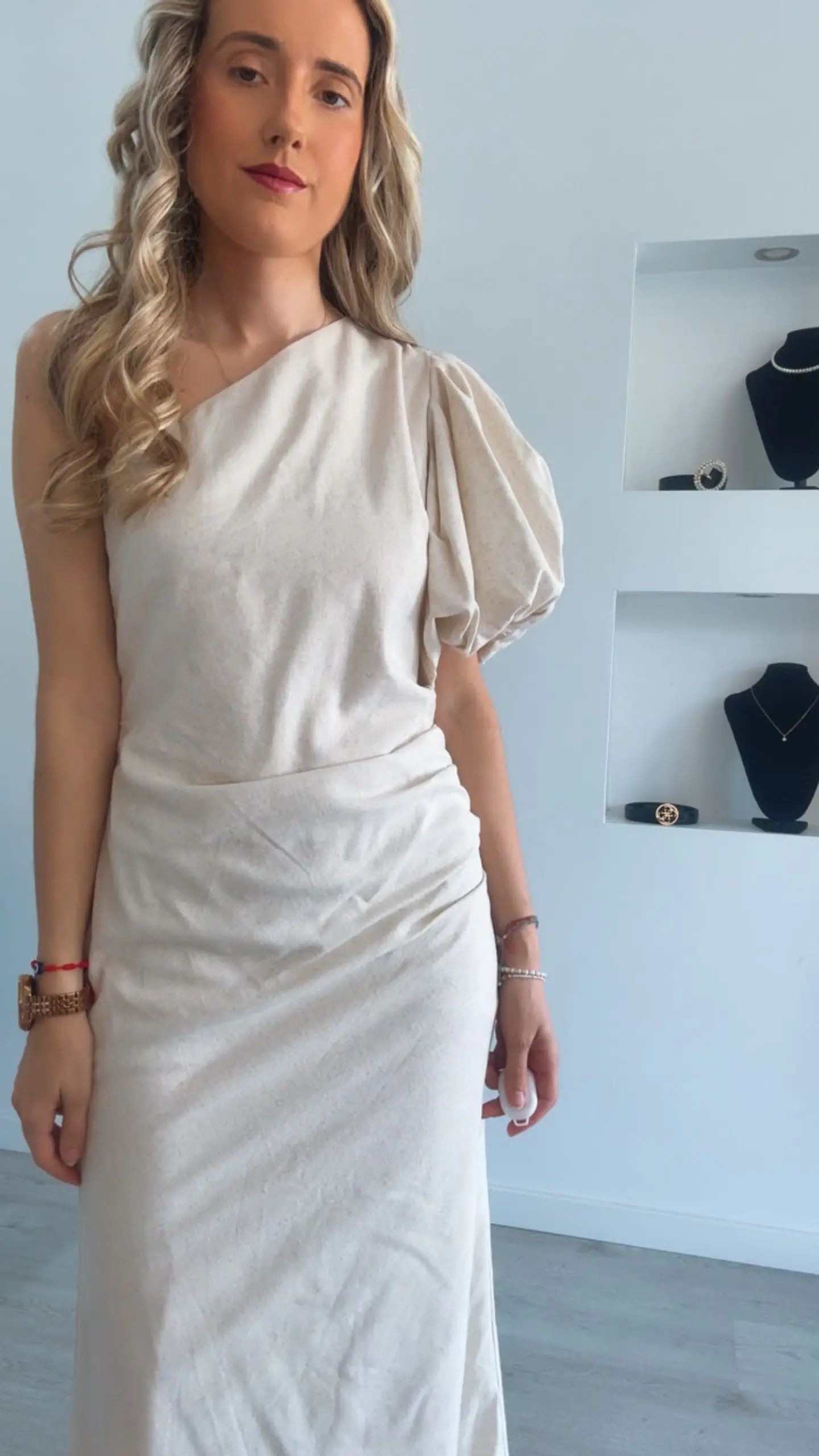 Vestido em linho com detalhe de manga balão 7