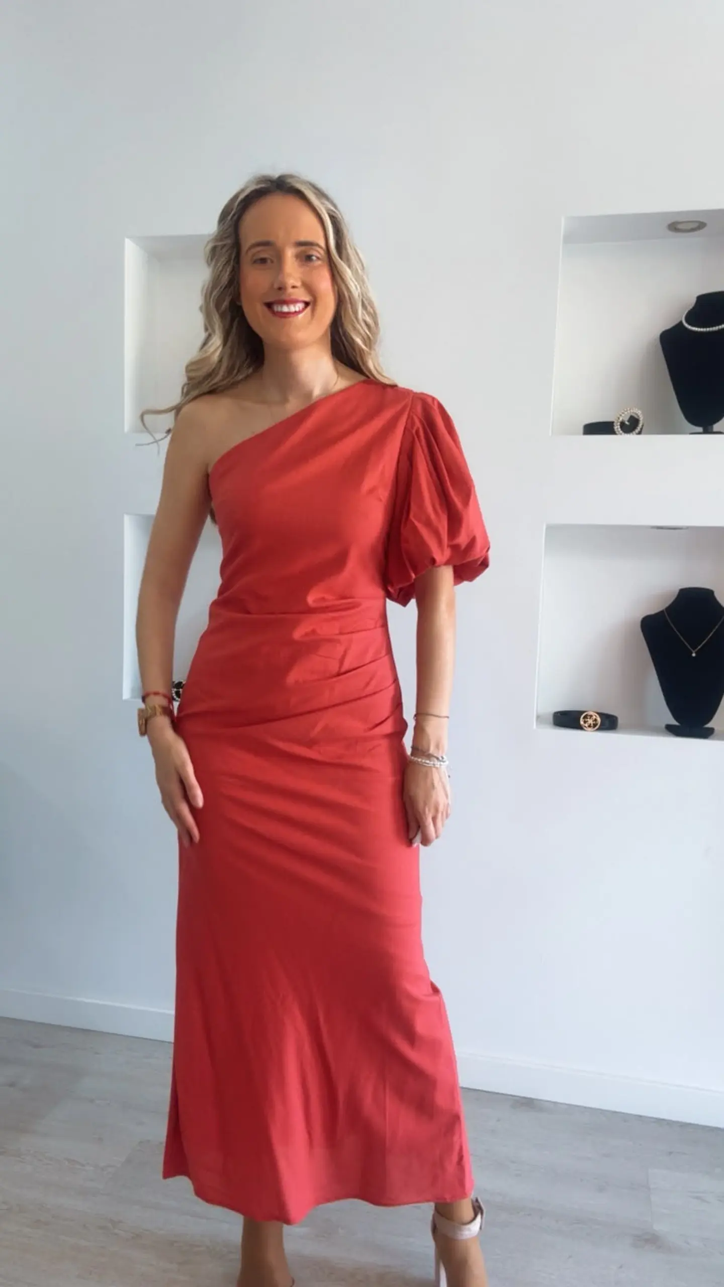 Vestido em linho com detalhe de manga balão 11