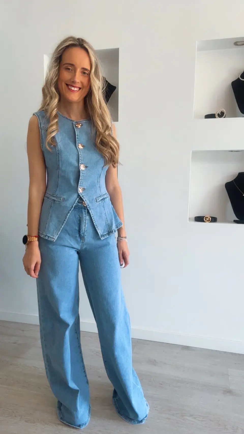 Conjunto de colete e calça em ganga 7