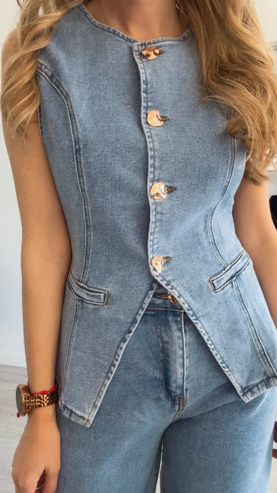 Conjunto de colete e calça em ganga 5