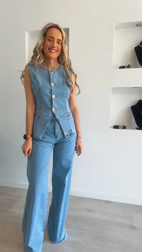 Conjunto de colete e calça em ganga
