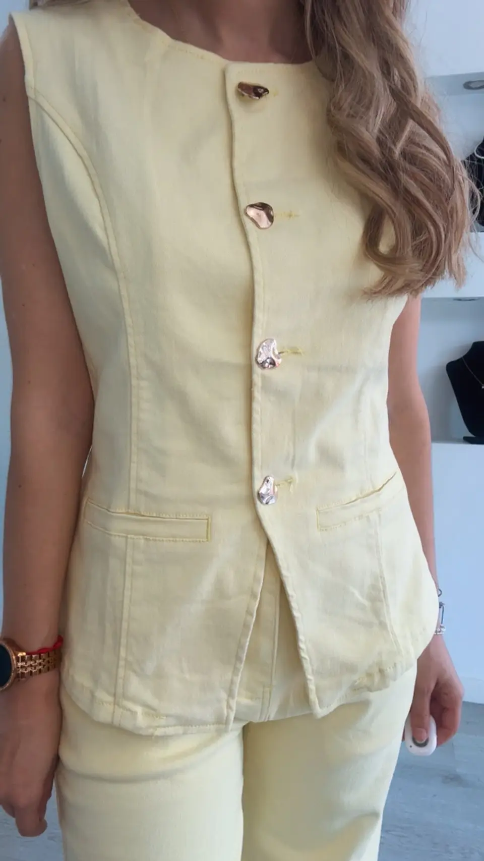 Conjunto de colete e calça em ganga 11
