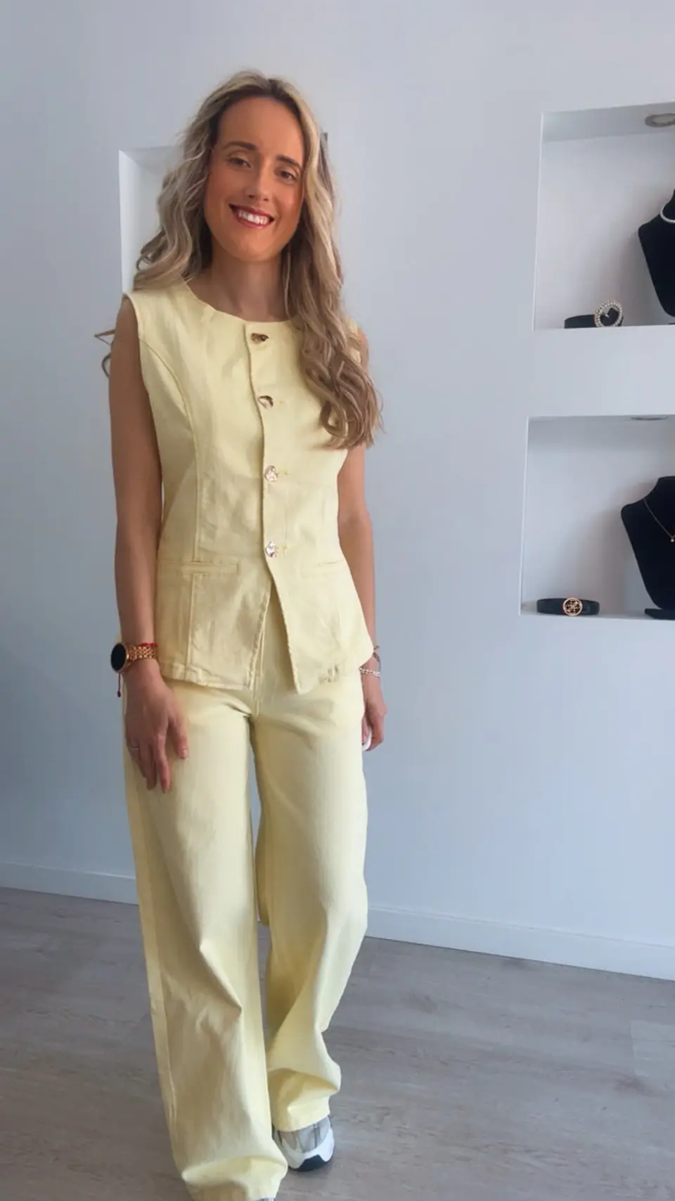 Conjunto de colete e calça em ganga 9