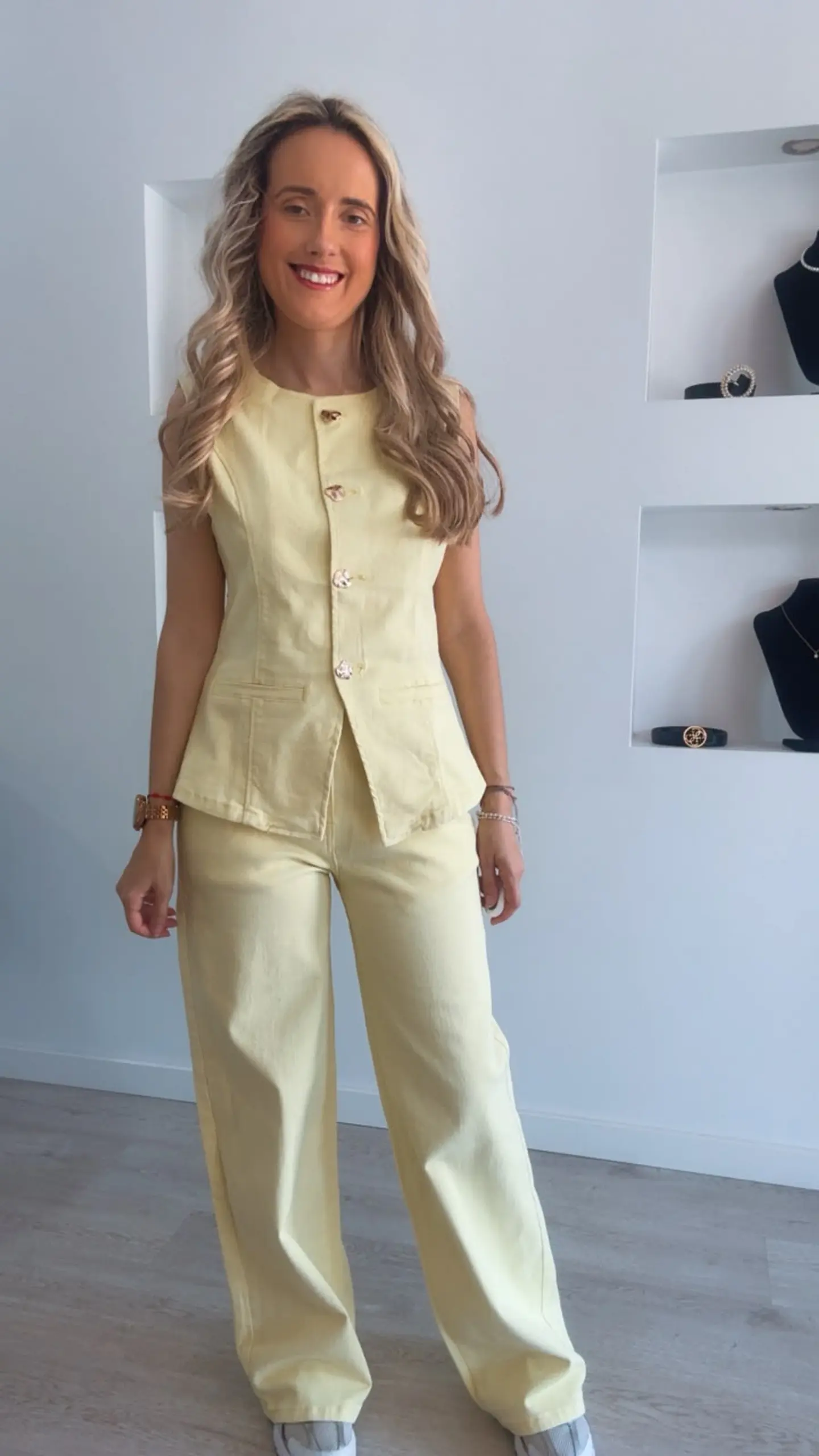 Conjunto de colete e calça em ganga 13
