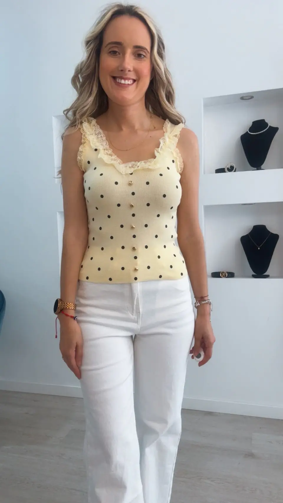 Blusa com renda e bolinhas 1