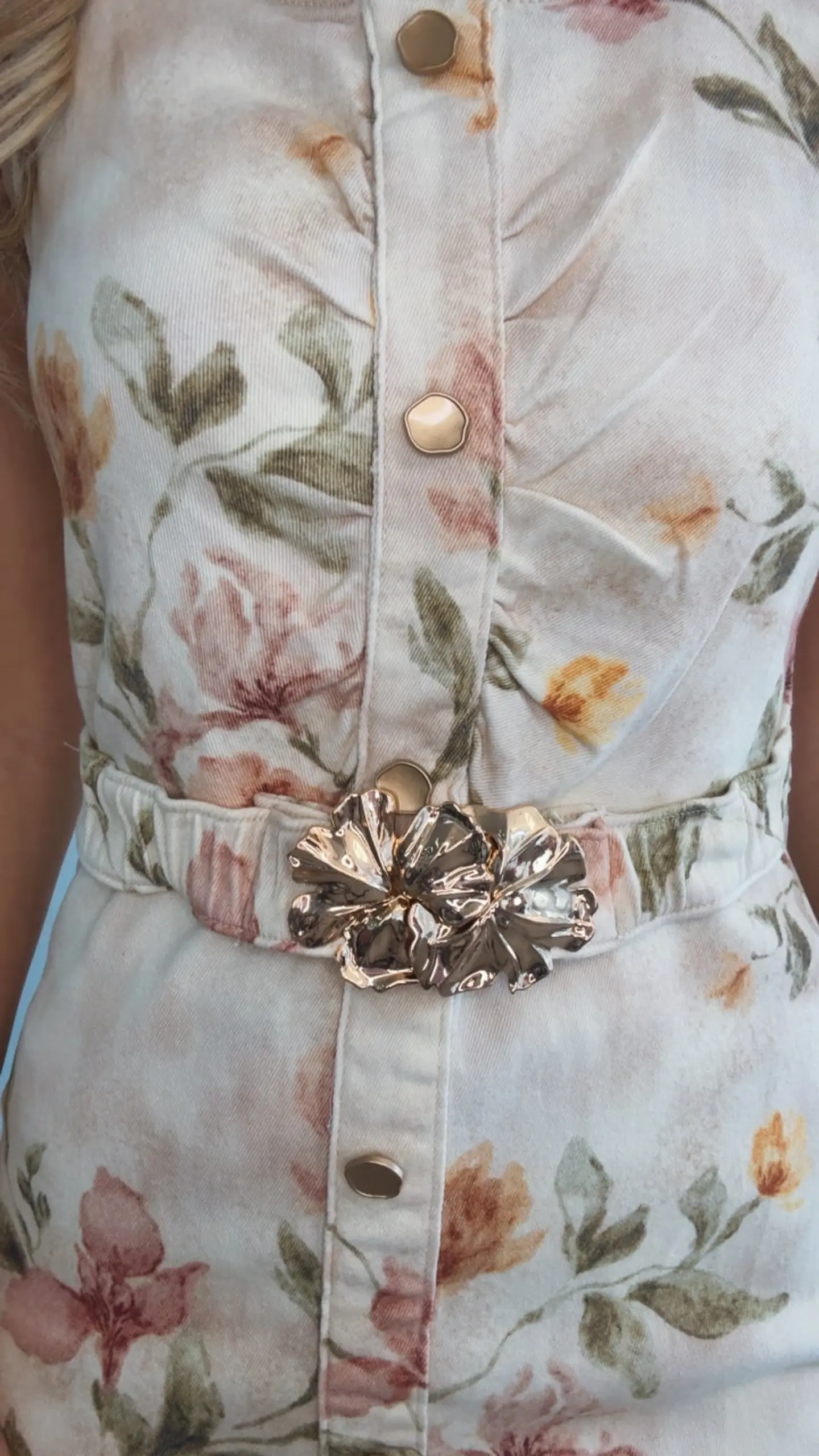Vestido midi de ganga estampado com detalhe de cinto 7