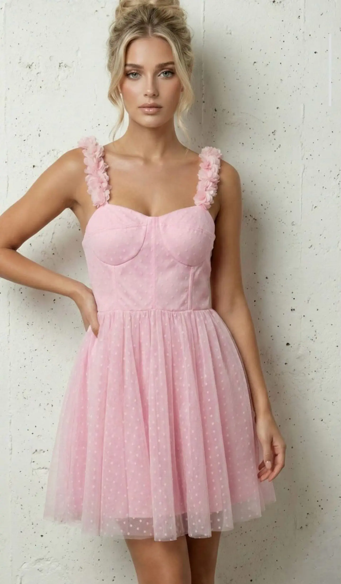 Vestido de tule com detalhe de flores nas alças 6