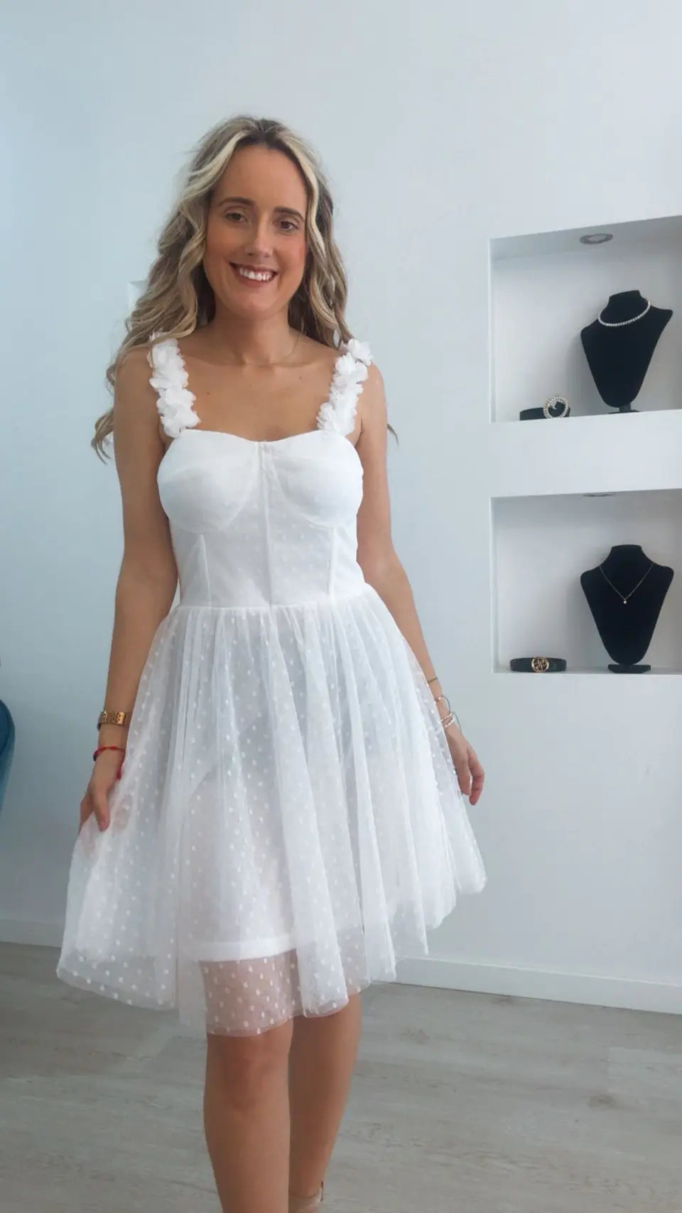 Vestido de tule com detalhe de flores nas alças 1