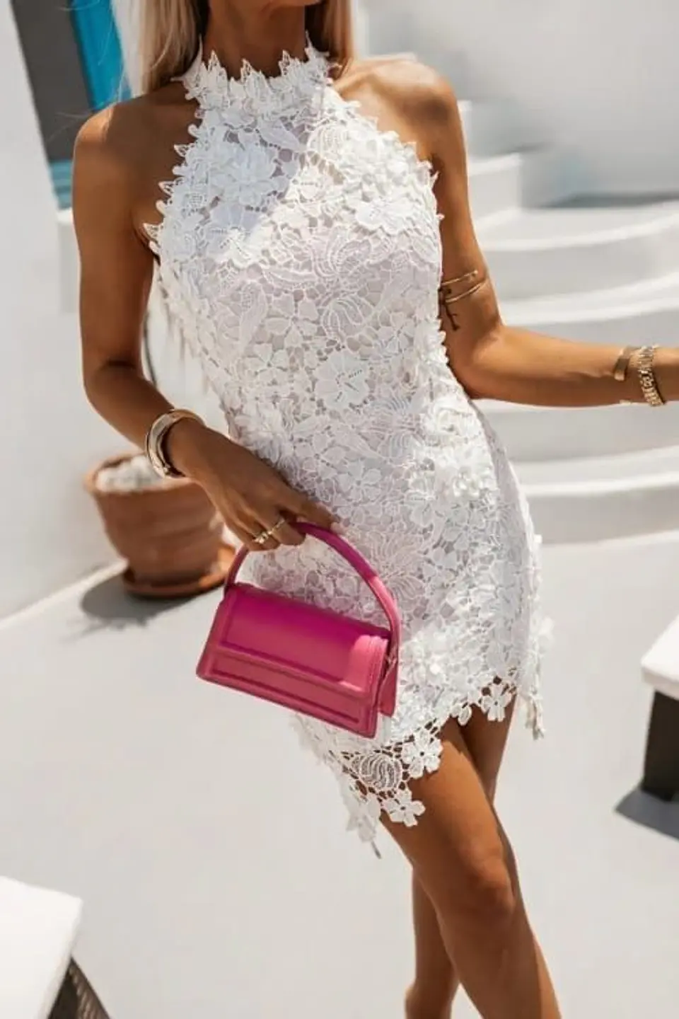 Vestido em renda com aberturas laterais 5