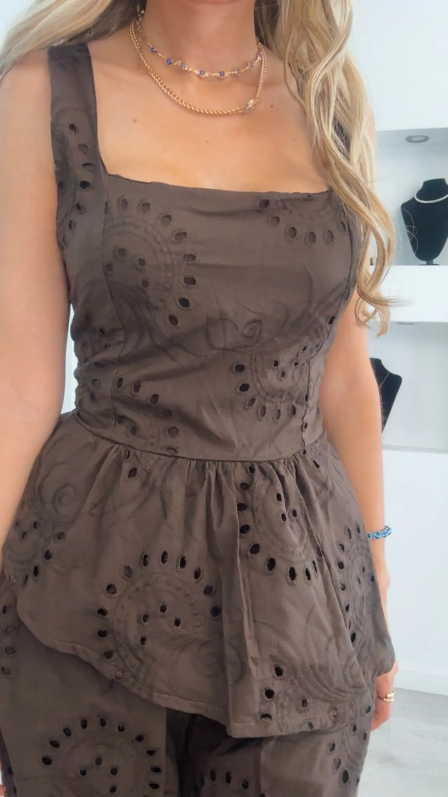 Conjunto de blusa e calça em bordado inglês - TU 11