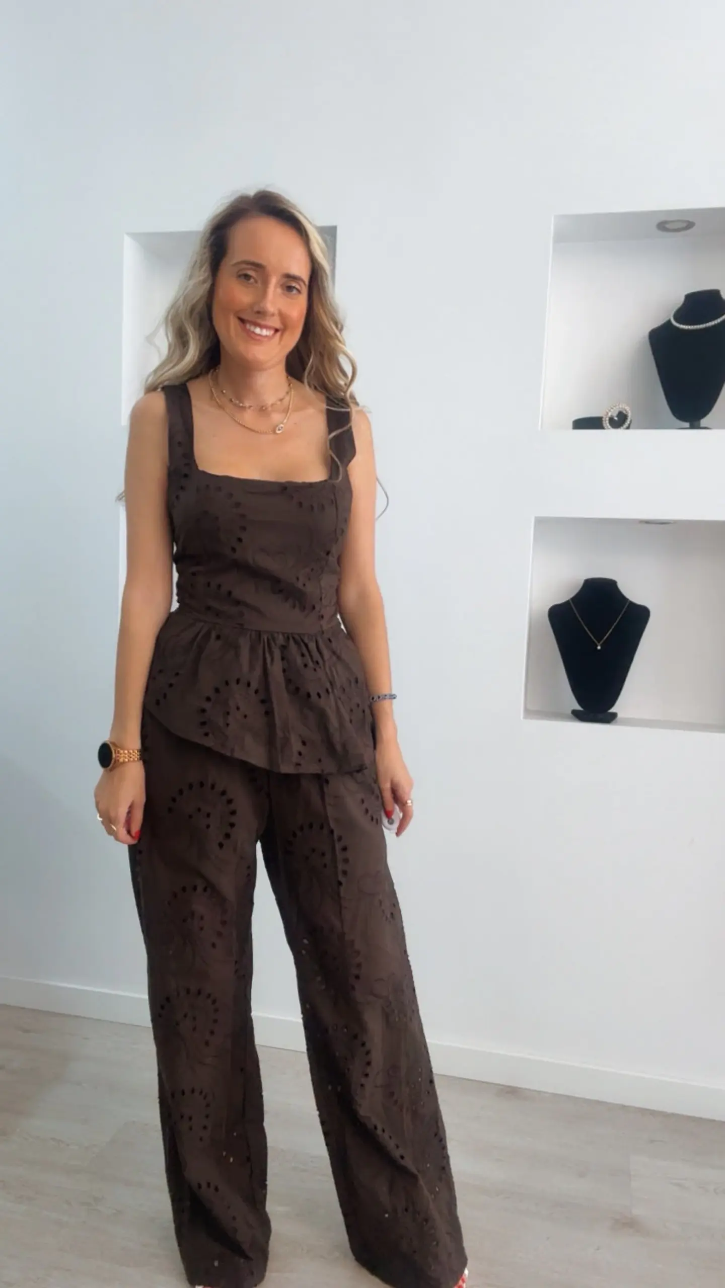Conjunto de blusa e calça em bordado inglês - TU 12