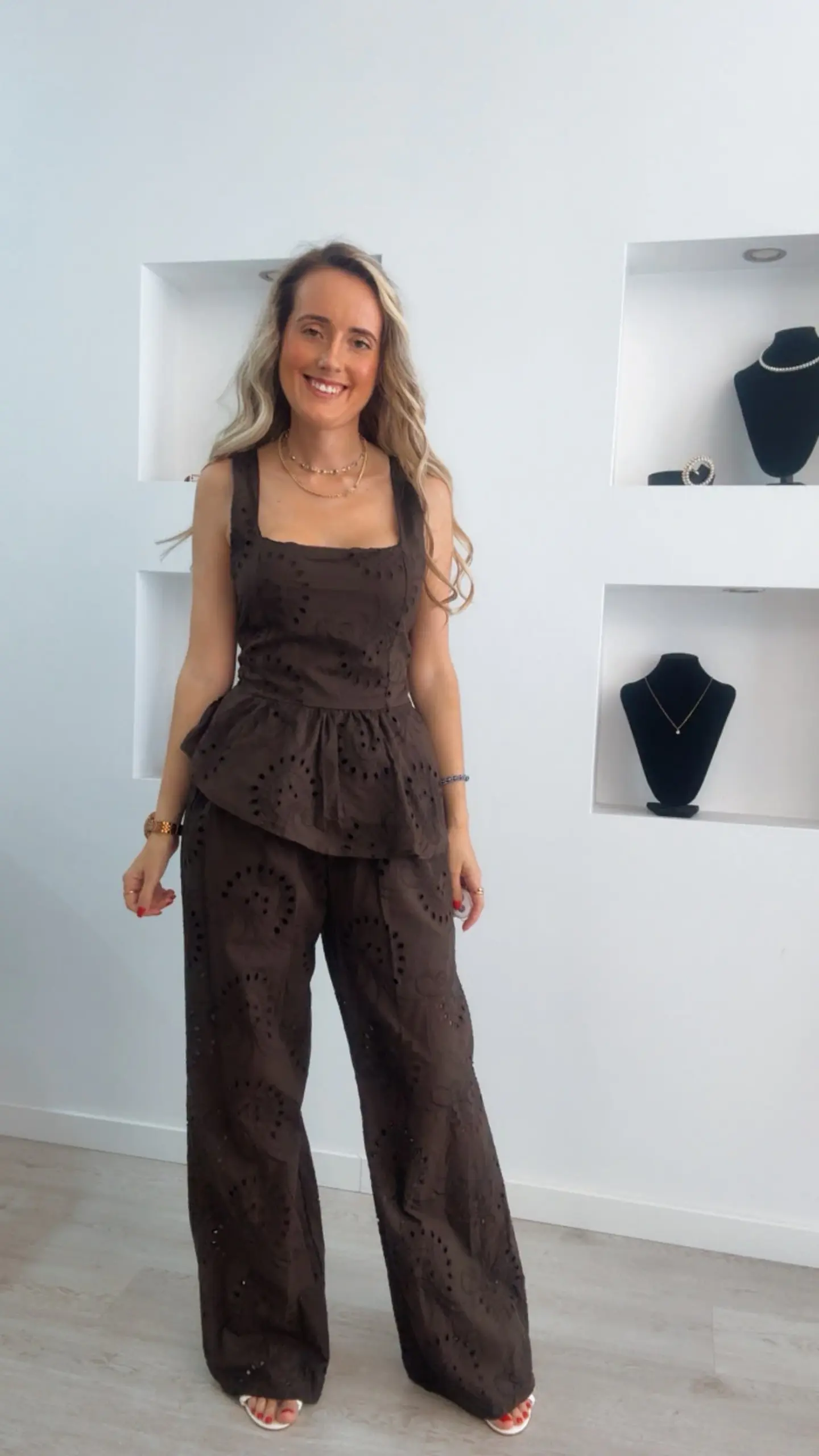 Conjunto de blusa e calça em bordado inglês - TU 10