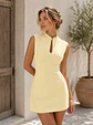 Vestido com detalhe de abertura no peito e botão dourado - thumbnail 14
