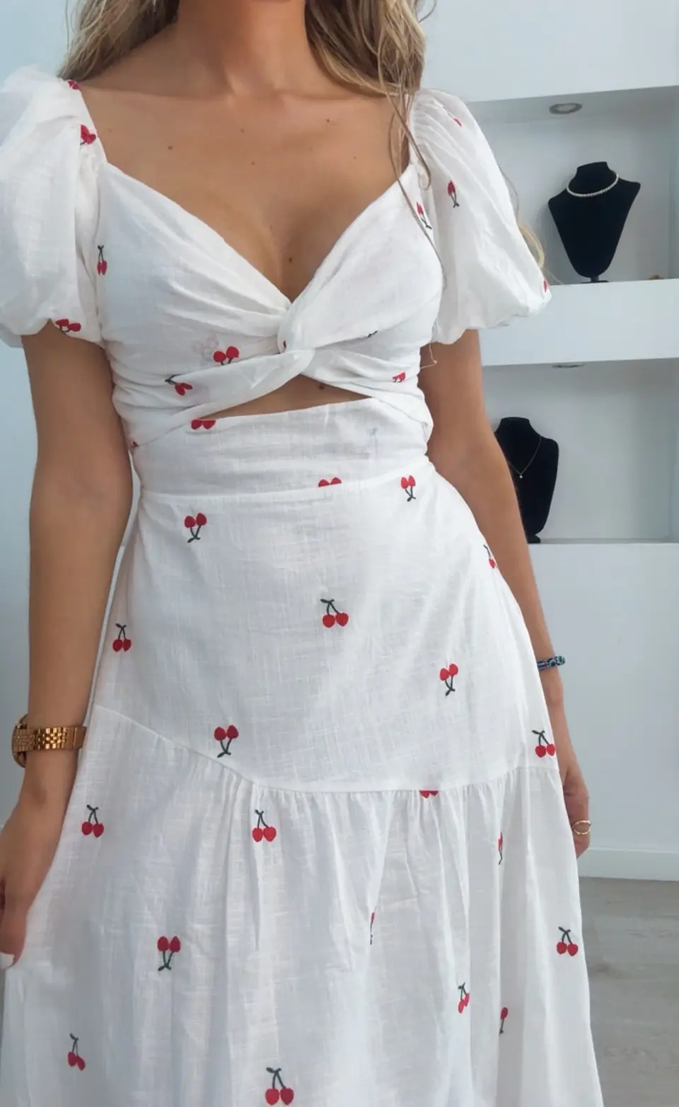 Vestido comprido em linho com detalhe de cerejas 7