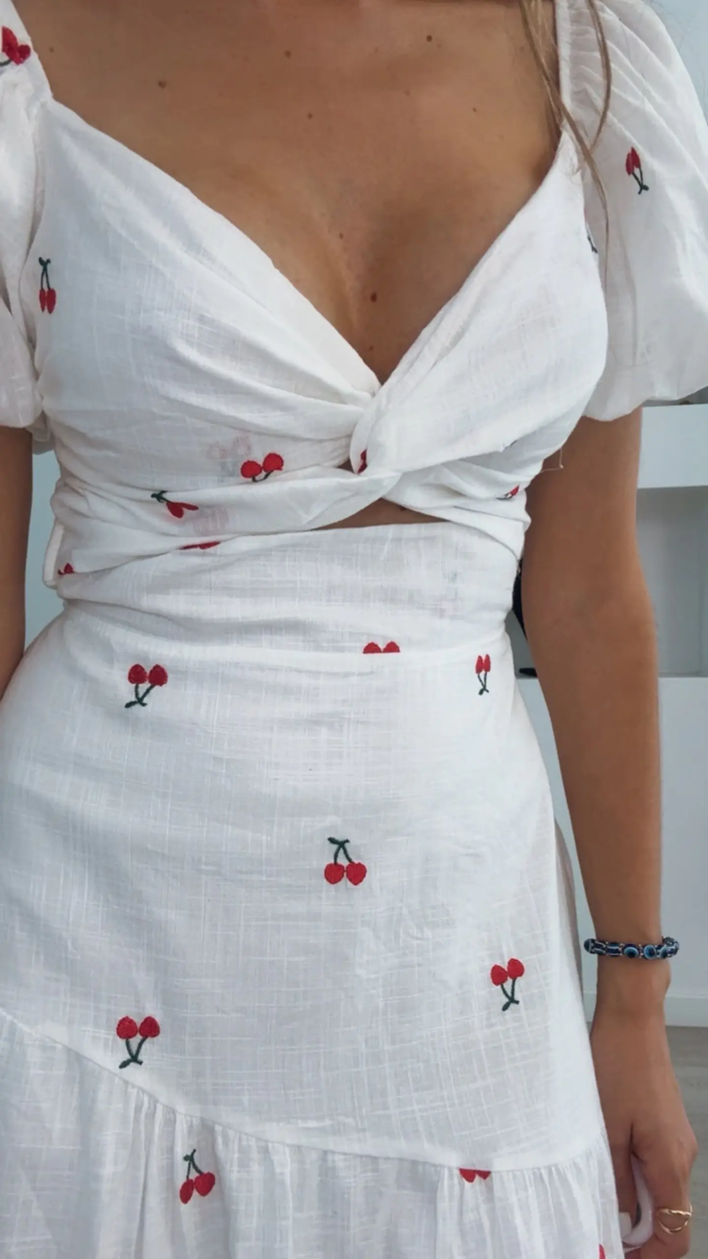 Vestido comprido em linho com detalhe de cerejas 8