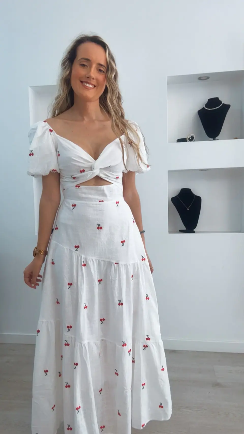 Vestido comprido em linho com detalhe de cerejas 3