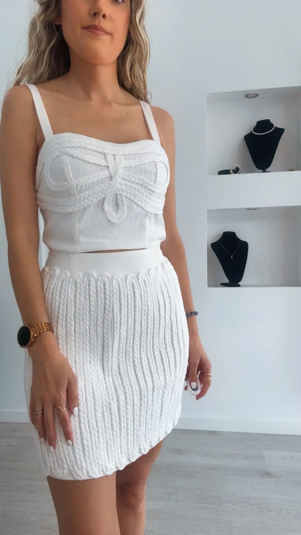Conjunto de saia e top com detalhes em trança 8
