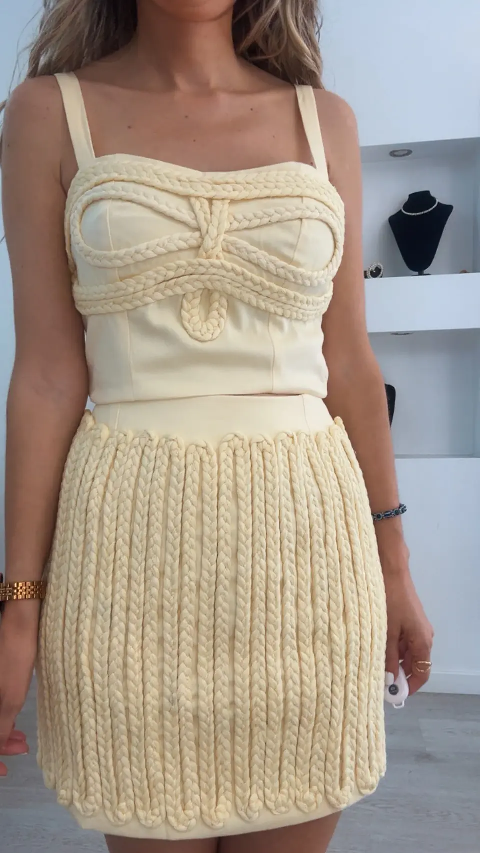 Conjunto de saia e top com detalhes em trança 5
