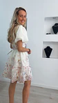 Vestido curto com manga balão e estampado de flores - thumbnail 2
