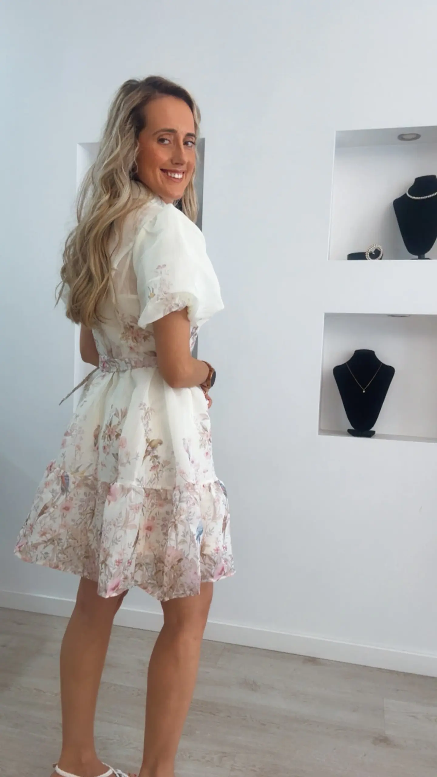 Vestido curto com manga balão e estampado de flores 5