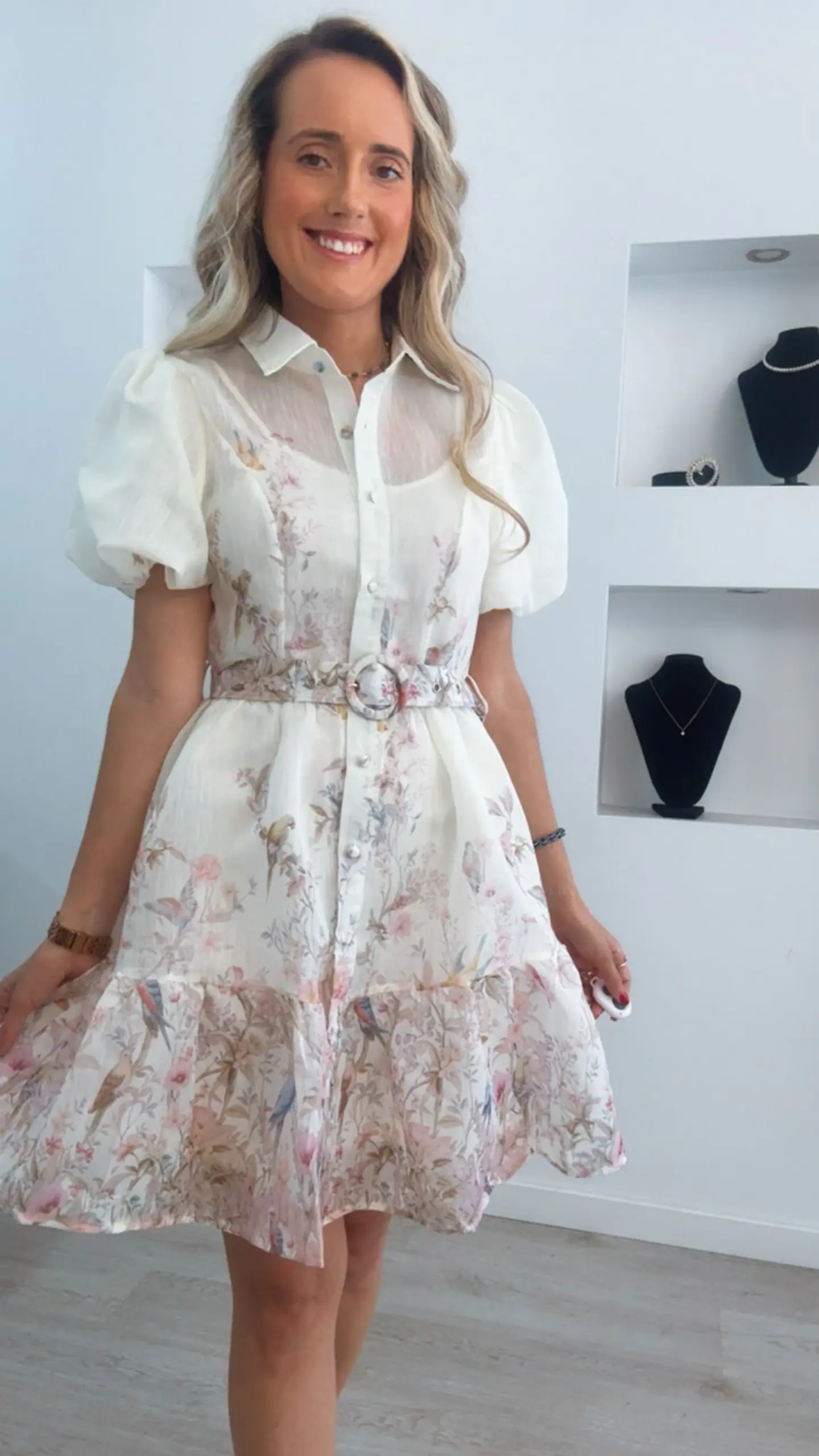 Vestido curto com manga balão e estampado de flores 3
