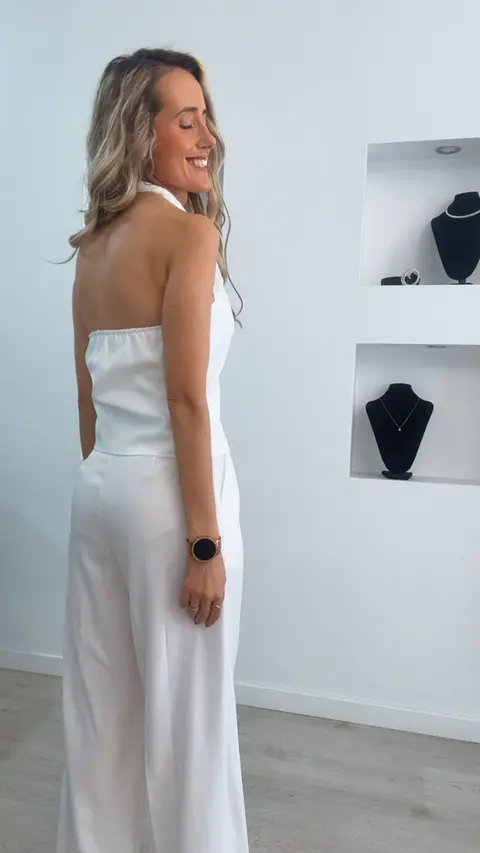 Conjunto de calça e colete com detalhe de renda