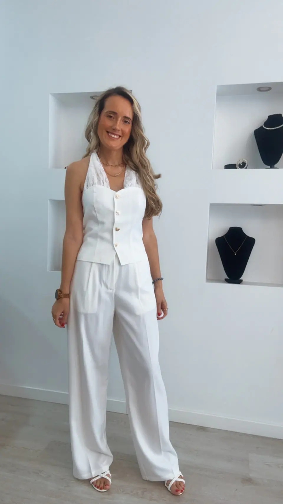 Conjunto de calça e colete com detalhe de renda 3