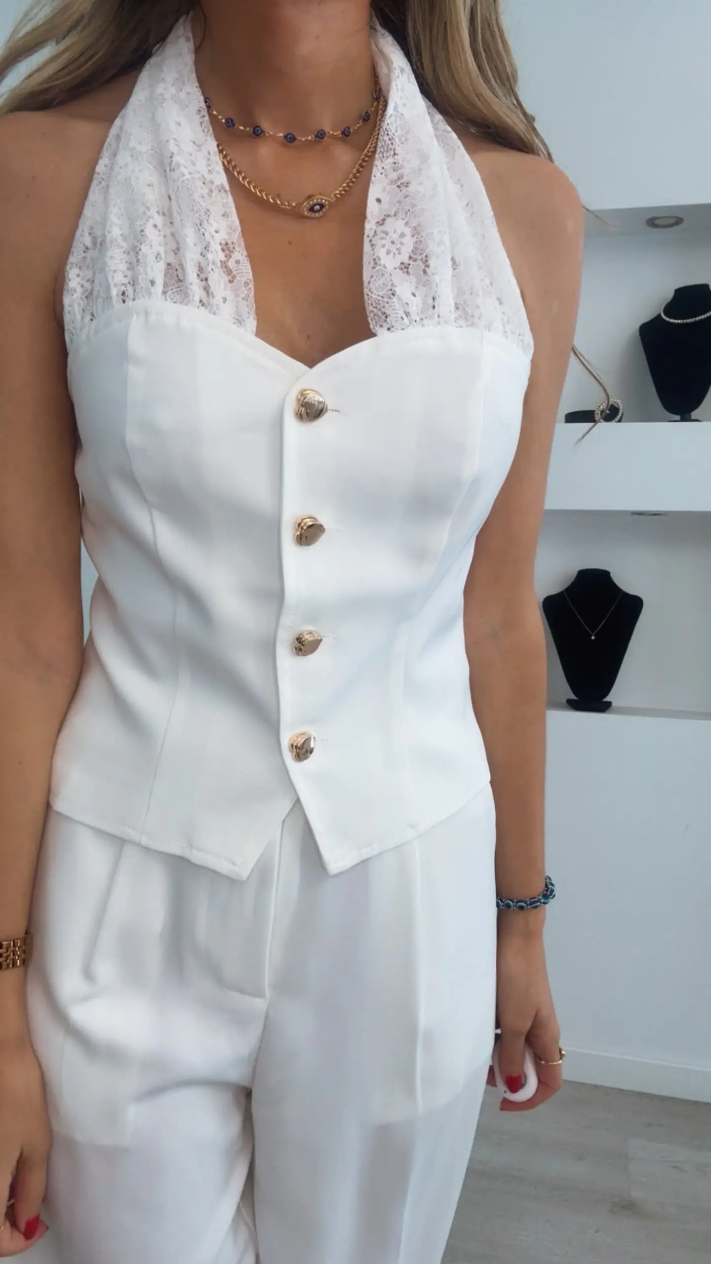 Conjunto de calça e colete com detalhe de renda 8