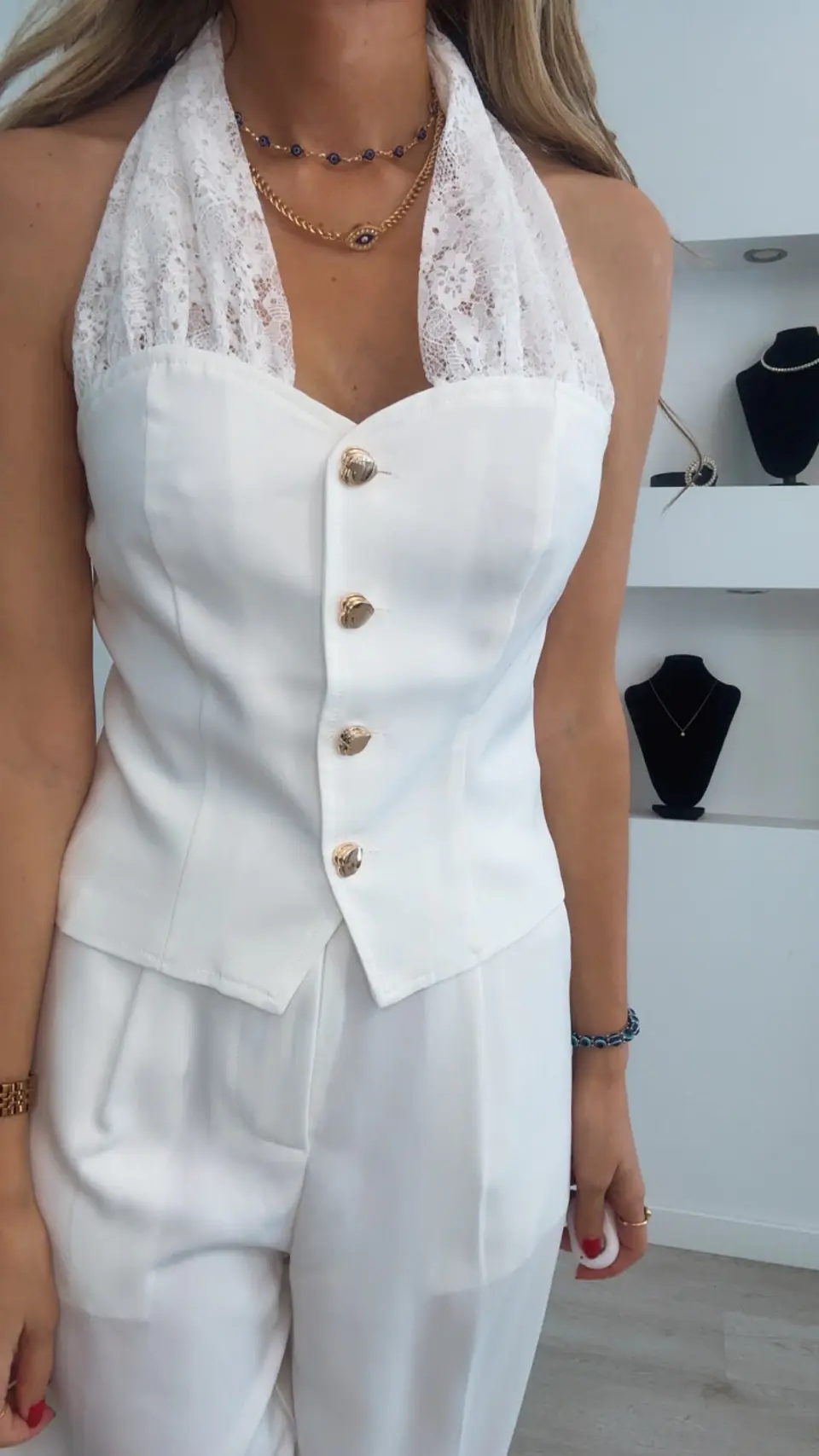 Conjunto de calça e colete com detalhe de renda 8
