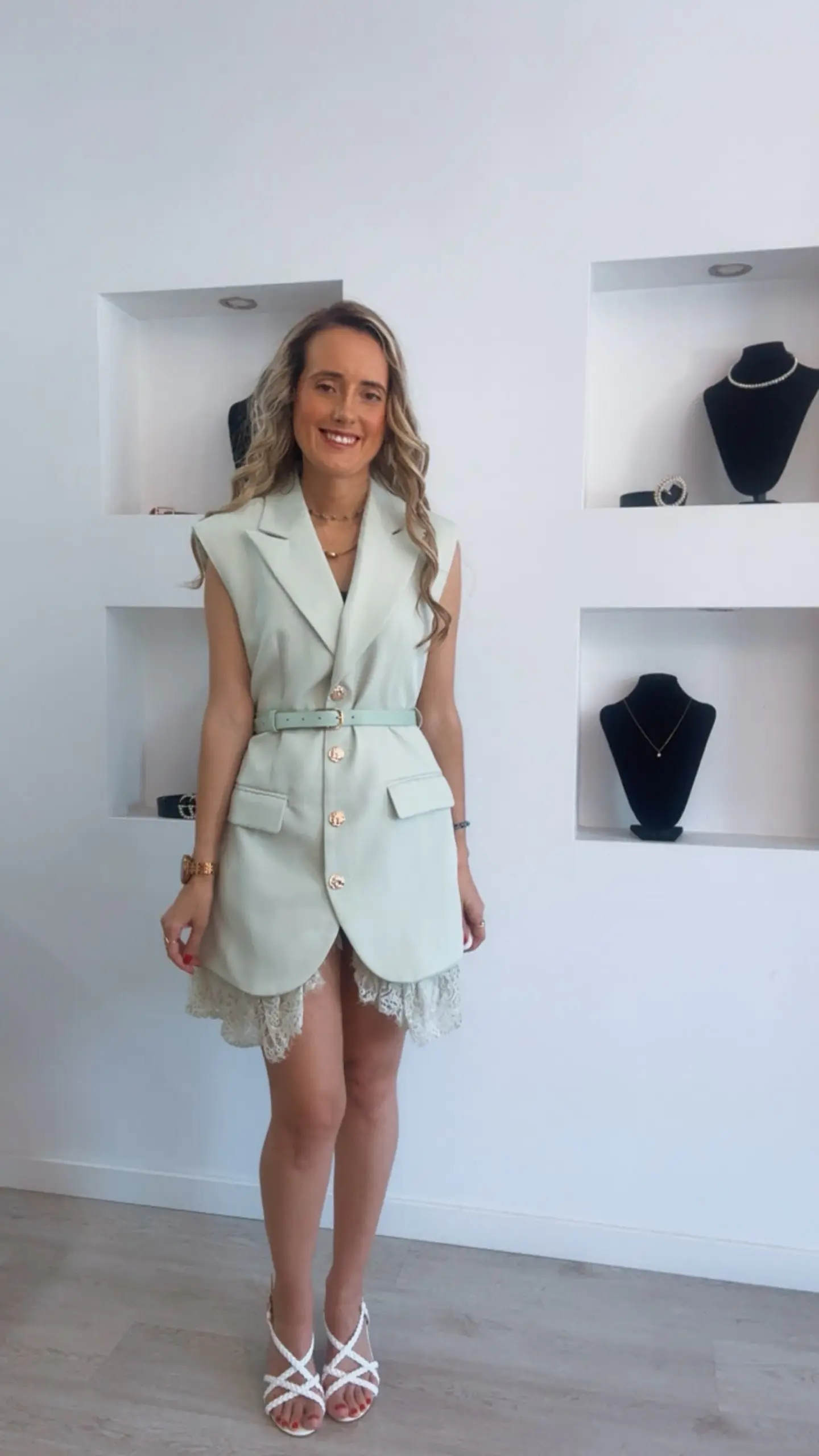 Vestido estilo blazer com renda e cinto 9