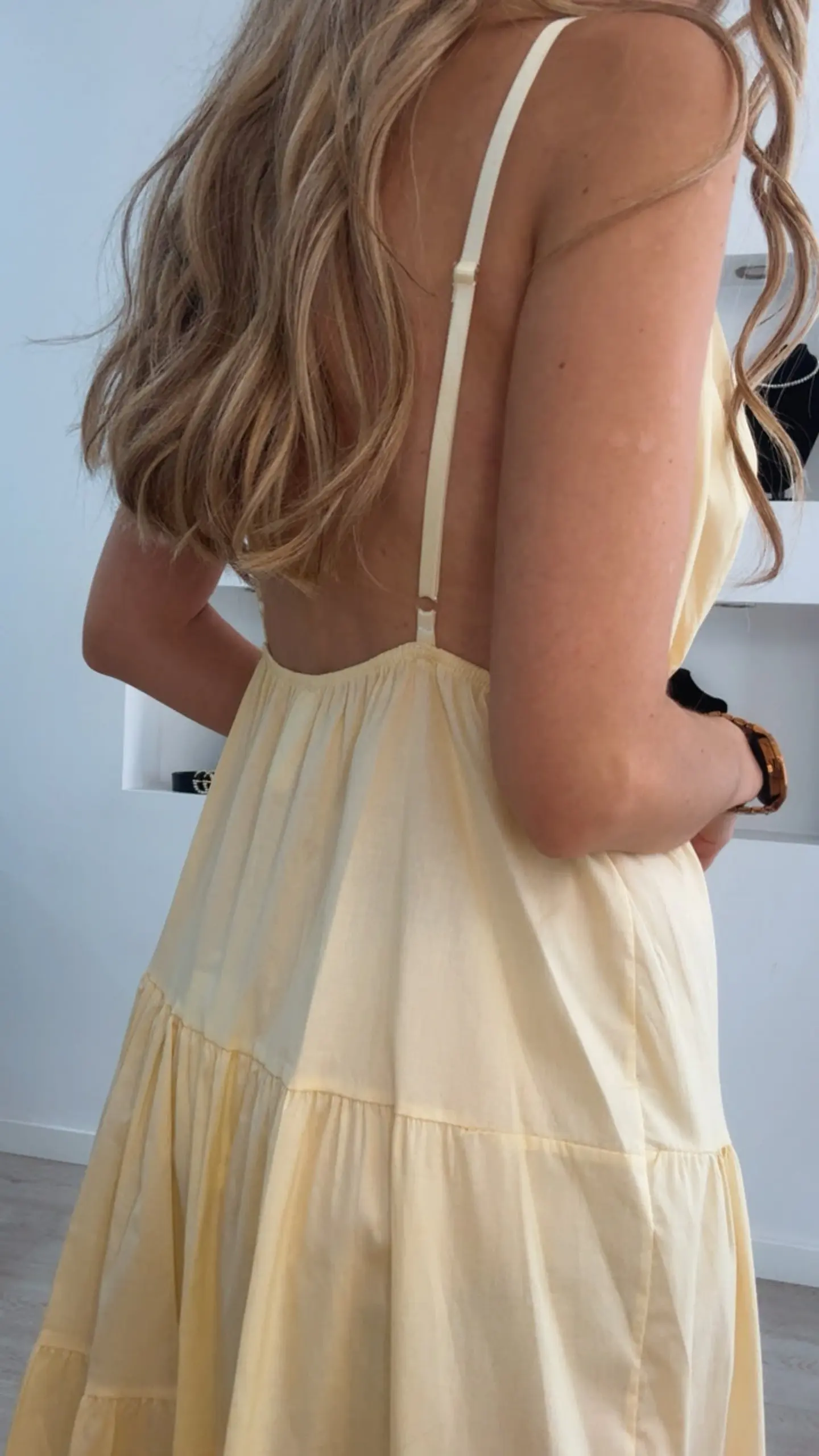 Vestido comprido com detalhe em forma de sol no peito - TU 2