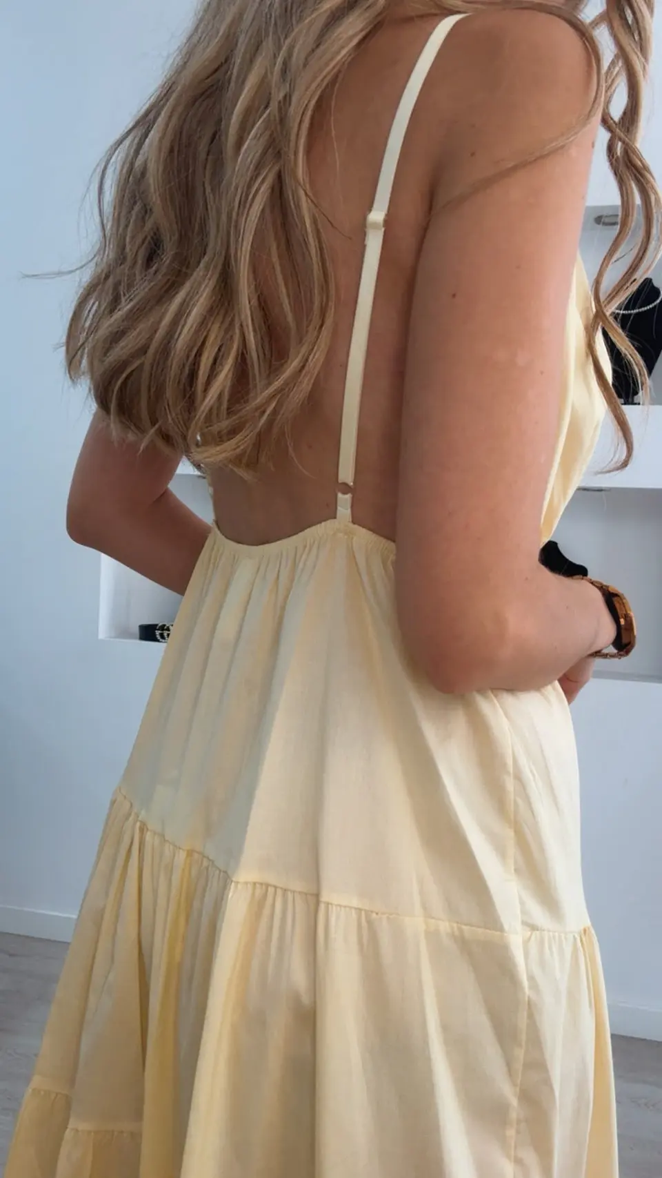 Vestido comprido com detalhe em forma de sol no peito - TU 2