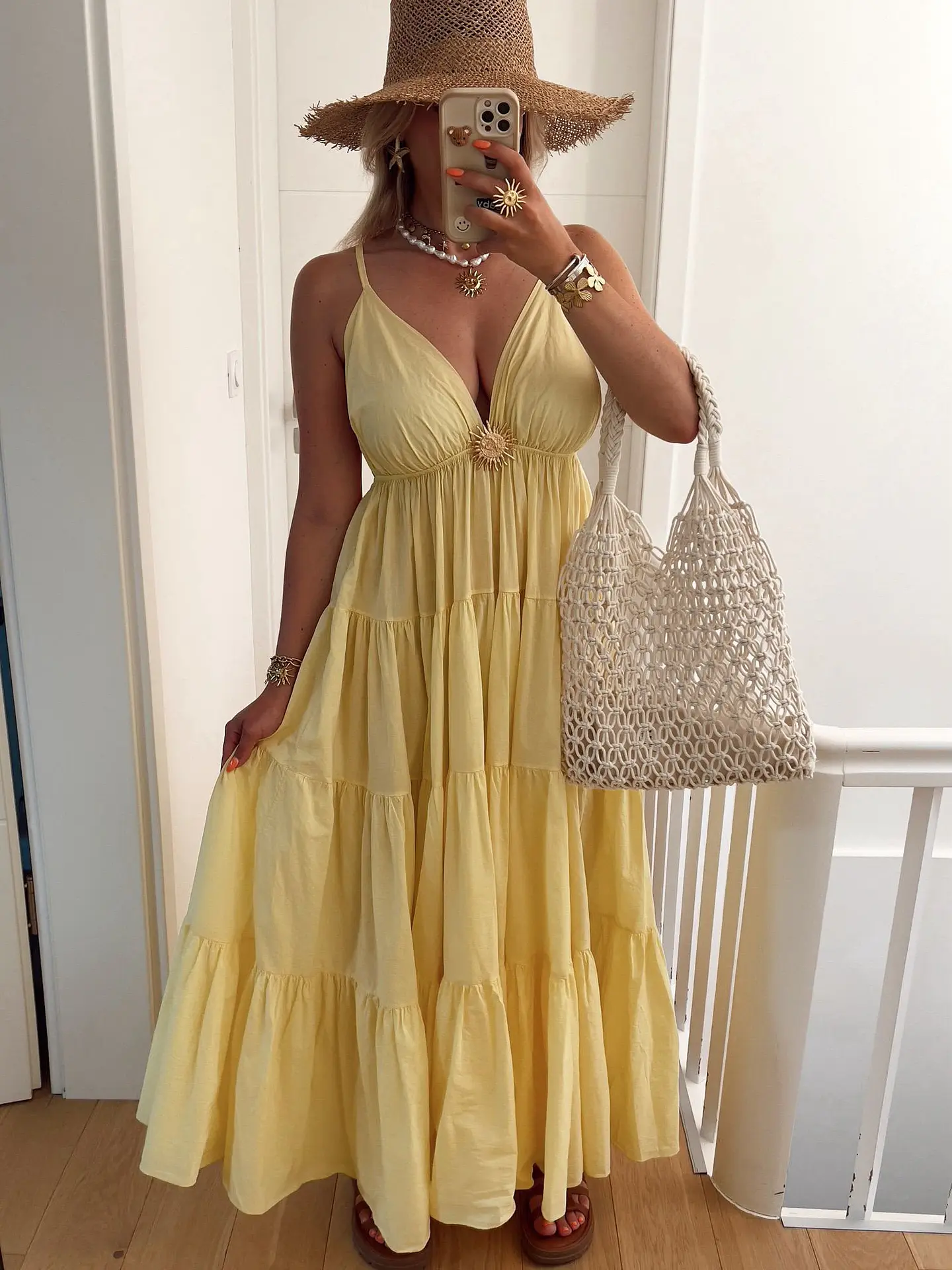 Vestido comprido com detalhe em forma de sol no peito - TU 7