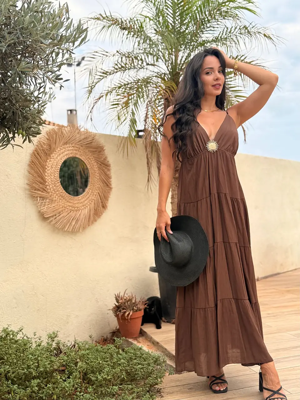 Vestido comprido com detalhe em forma de sol no peito - TU 11