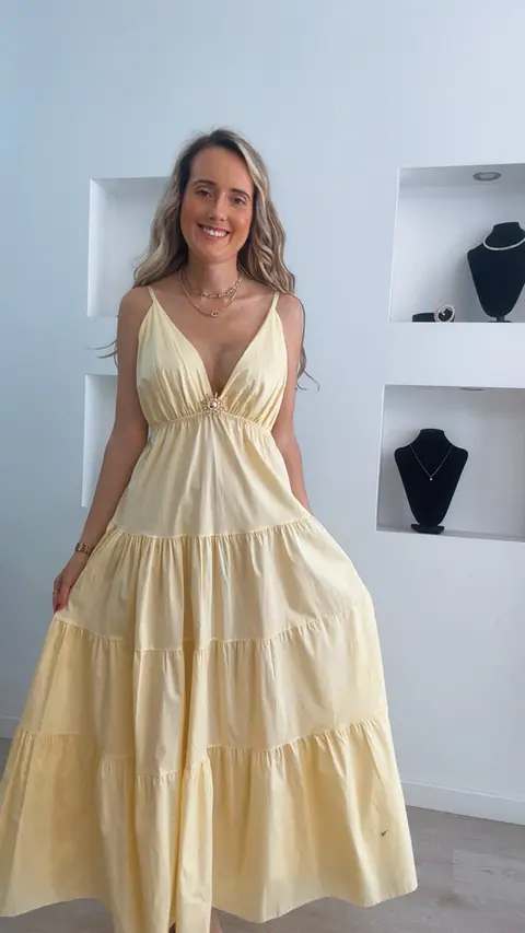 Vestido comprido com detalhe em forma de sol no peito - TU
