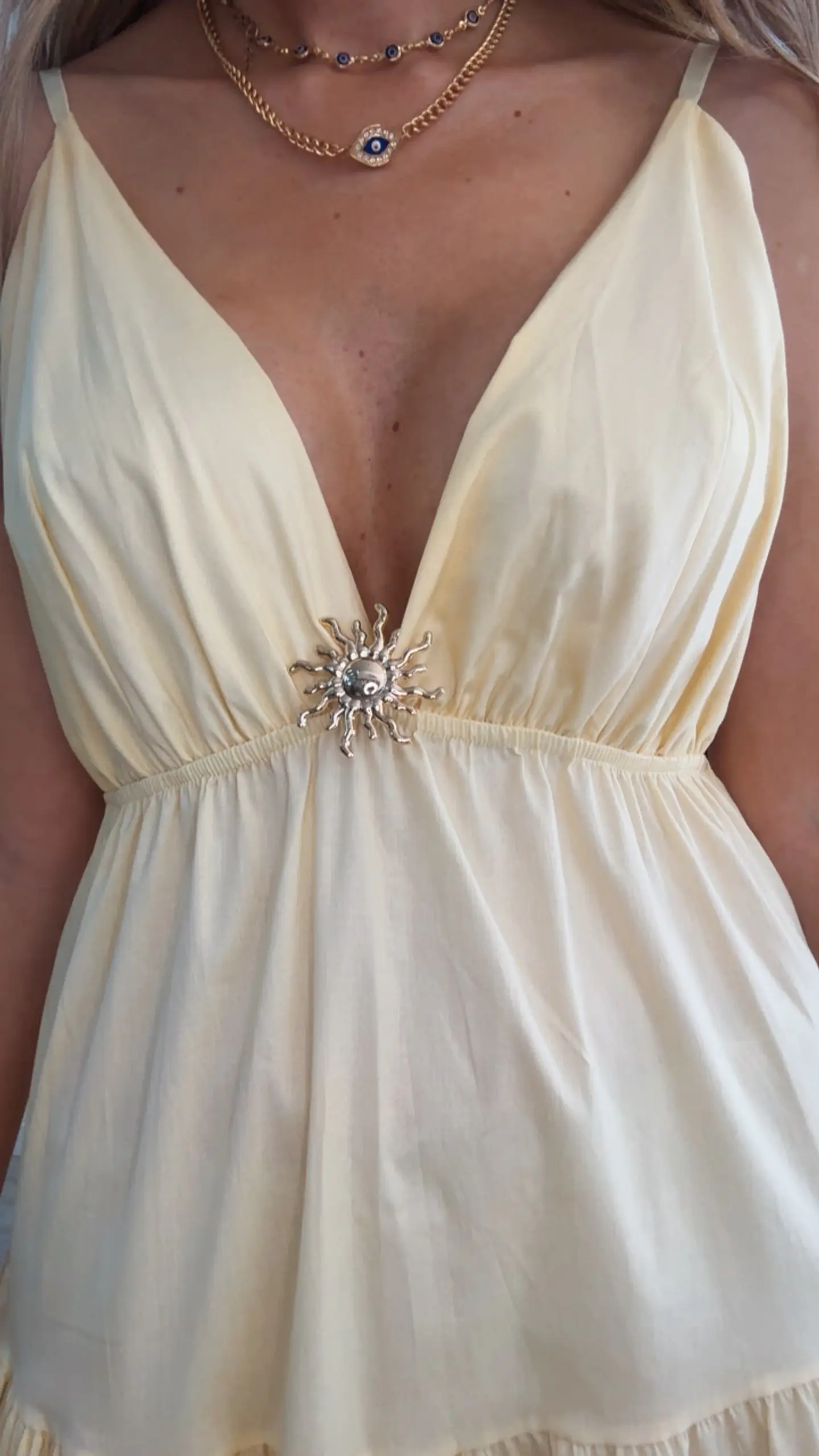 Vestido comprido com detalhe em forma de sol no peito - TU 6