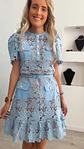 Vestido em renda forrado com folho e cinto - Vorschaubild 7