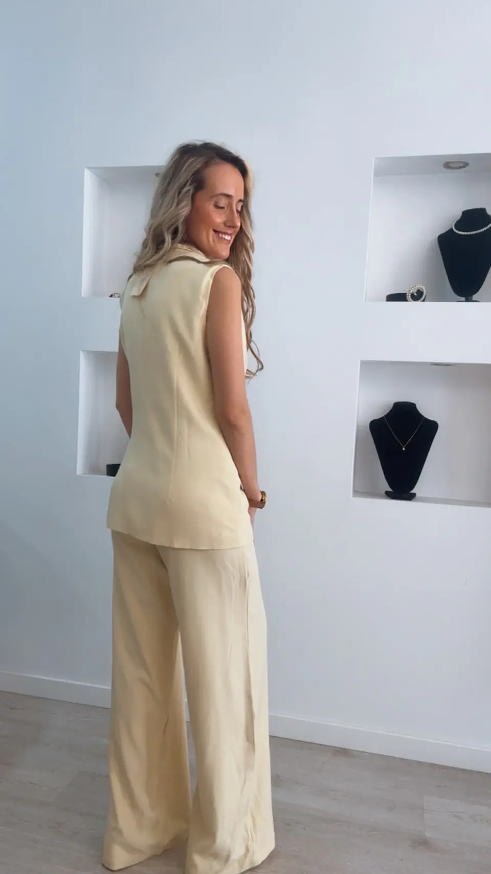 Fato de colete e calça em amarelo 2
