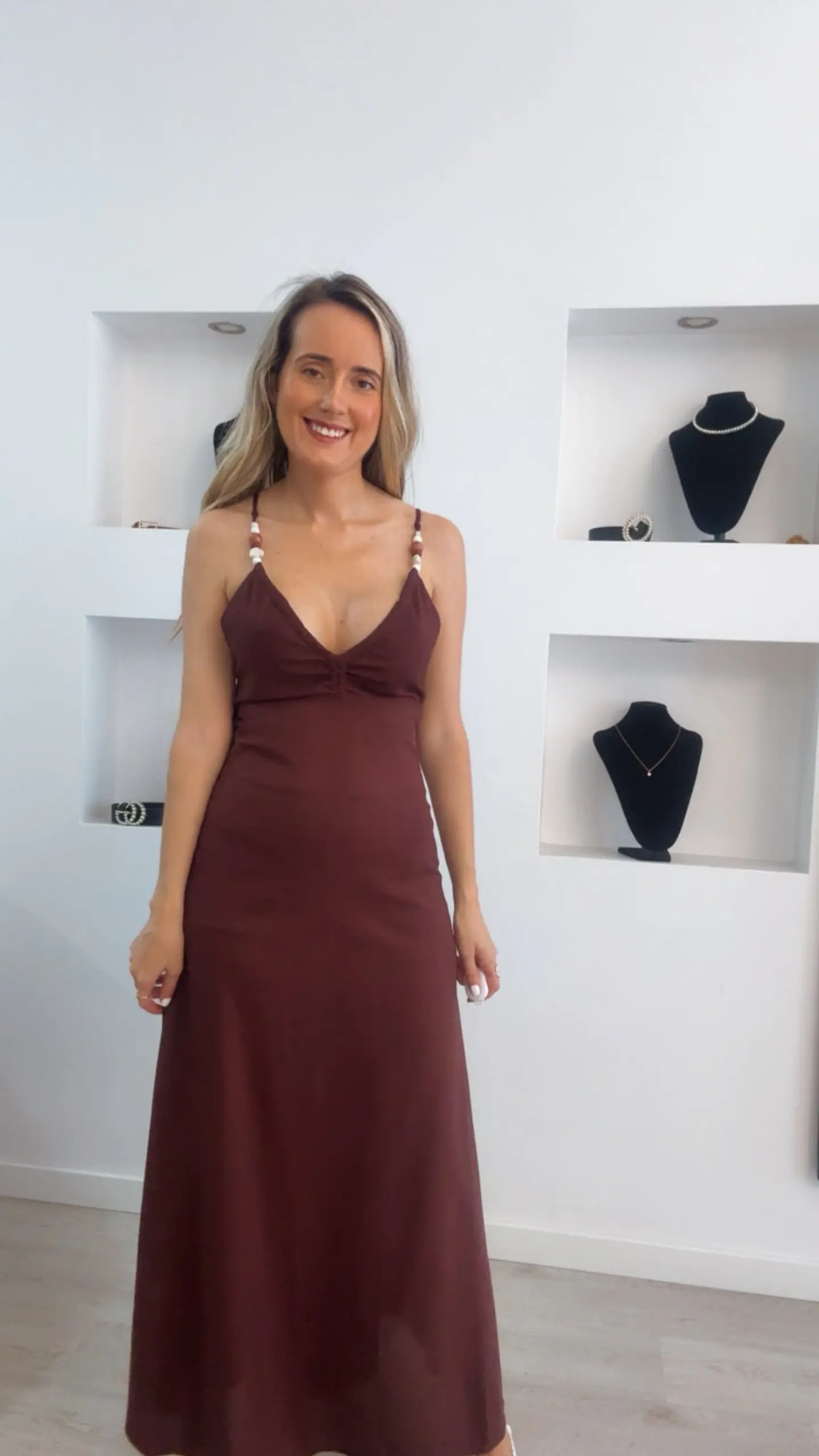Vestido em linho com detalhe de cruzado nas costas 4