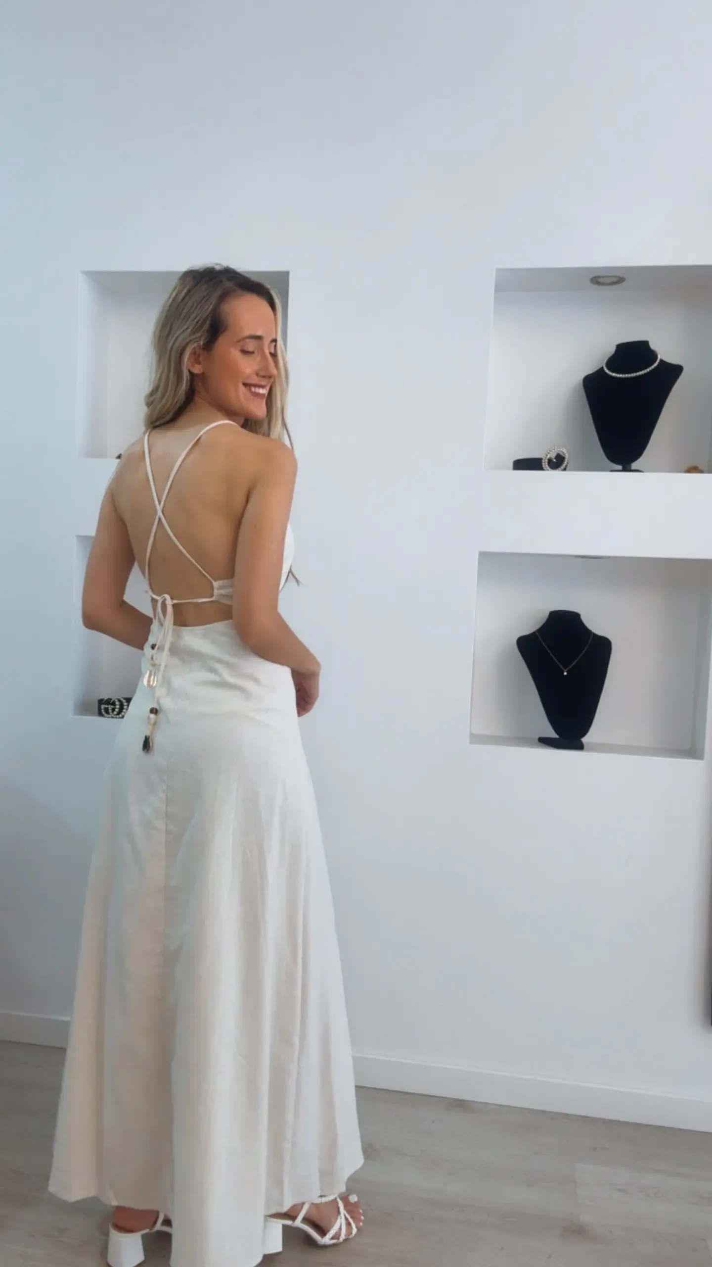 Vestido em linho com detalhe de cruzado nas costas 8
