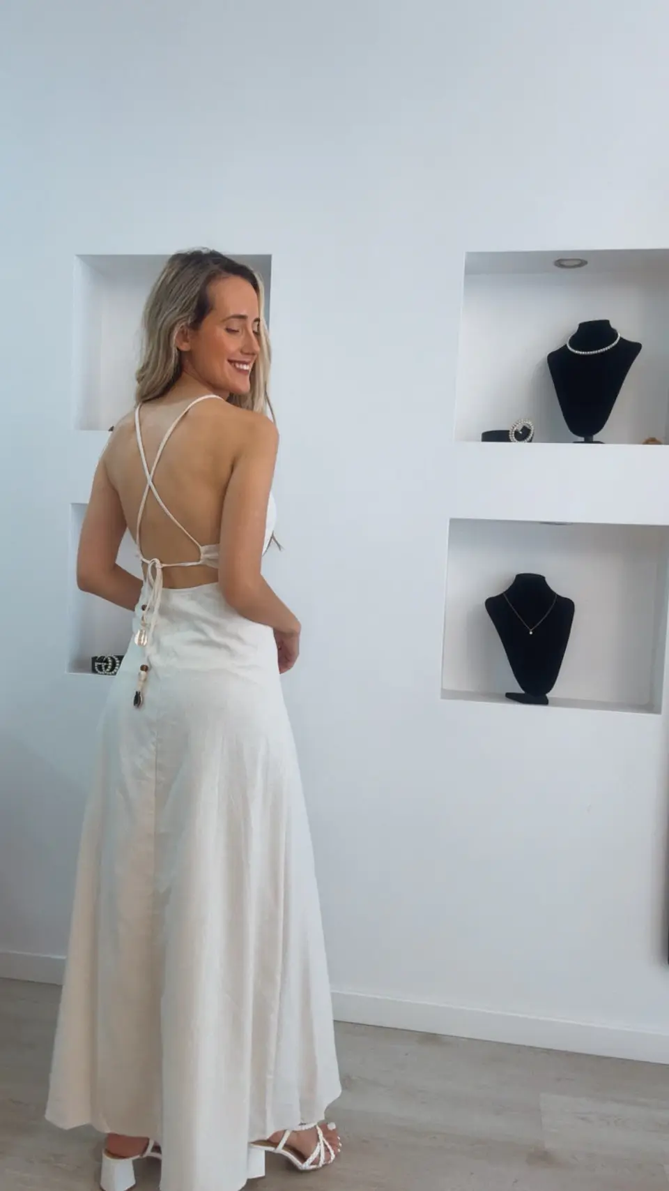Vestido em linho com detalhe de cruzado nas costas 8