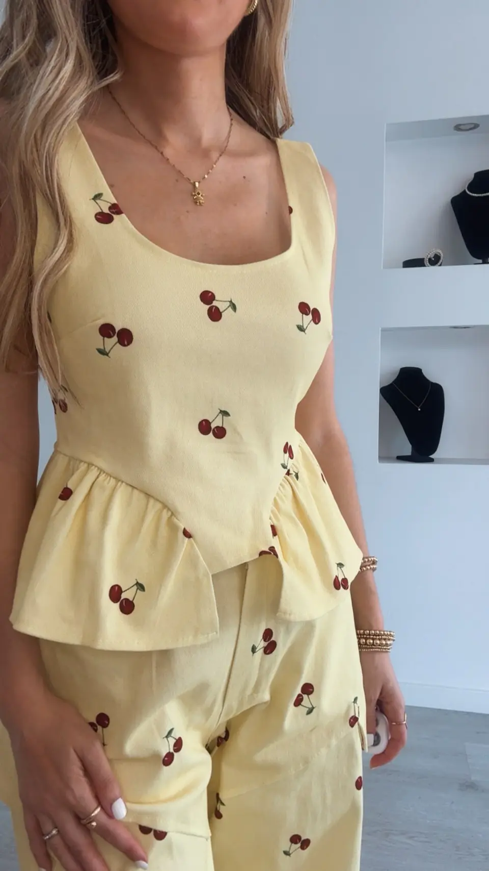 Conjunto em ganga com detalhe de cerejas 8